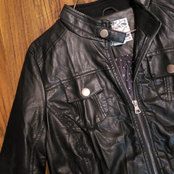 Leather jacket - Picture 2 of 2